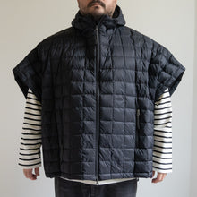 画像をギャラリービューアに読み込む, MOUNTAIN OPEN FRONT DOWN PONCHO  - BLACK -
