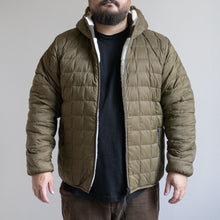 画像をギャラリービューアに読み込む, MOUNTAIN REVERSIBLE DOWN  BOA HOODIE-OLIVE×IVORY-
