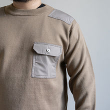 画像をギャラリービューアに読み込む, NON DOWN MILITARY CREW KNIT - L.MOCHA -
