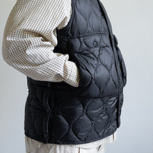 画像をギャラリービューアに読み込む, MILITARY CREW NECK W POCKET DOWN VEST SOFT SHELL- BLACK -
