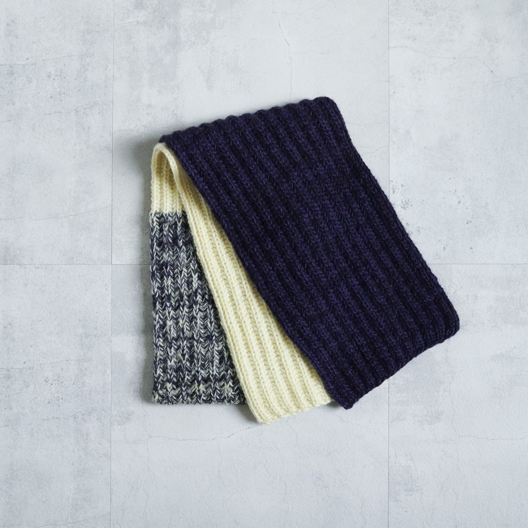 HAND KNIT LONG MUFFLER - NAVY MIX - – TENG STORE OSAKA