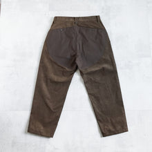 Load image into Gallery viewer, Courduroy Wide Tapered Pants --BROWN-
