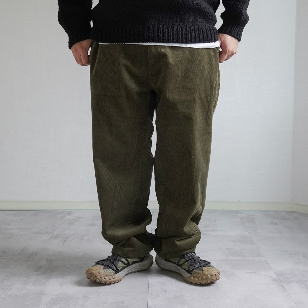COURDUROY WIDE TAPERED PANTS  - OLIVE -