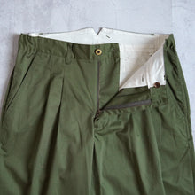 Load image into Gallery viewer, DOUBLE TACK CHINO - OLIVE-
