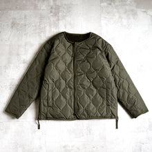 Load image into Gallery viewer, MILITARY REVERSIBLE CREW NECK DOWN JACKET -OLIVE × DARK OLIVE-
