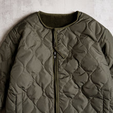 Load image into Gallery viewer, MILITARY REVERSIBLE CREW NECK DOWN JACKET -OLIVE × DARK OLIVE-
