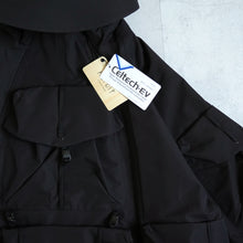 Load image into Gallery viewer, Back Pack Holder Hoodie Jacket --Black-
