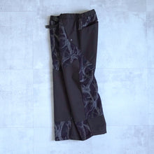 Load image into Gallery viewer, HORN TREE PRINT WOOL BOA PANTS --Navy-
