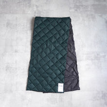 Load image into Gallery viewer, REVERSIBLE DOWN STOLE -DARK GREEN x Charcoal-
